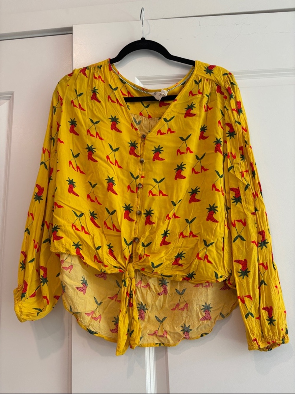 Anthropologie sz 8 button front Yellow Pineapple-Print Tie-Front Women's Top